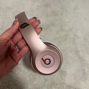 Beats By Dr Dre Solo Rose Gold Wireless Headphones Model A1796